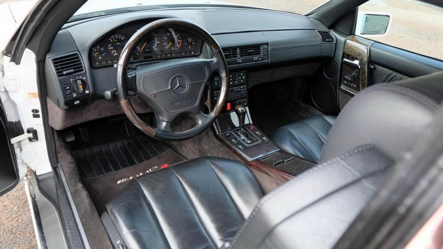 Интерьер Mercedes-Benz SL72 AMG 1995 года  (фото 68 из 82)